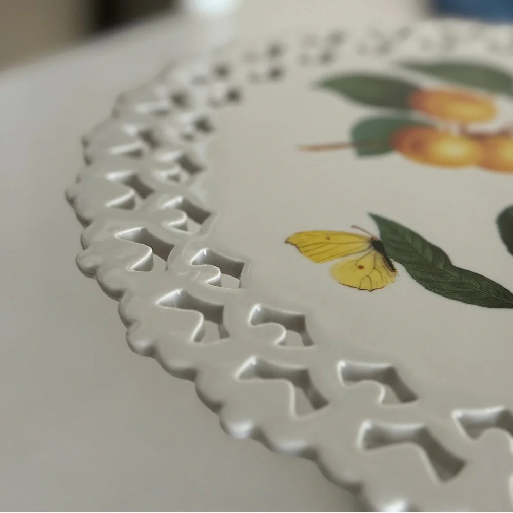 Chantilly Cake Stand